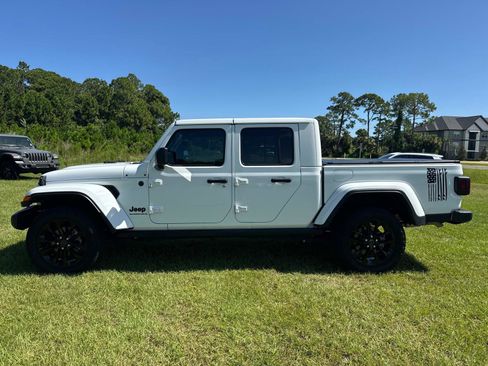 Certified 2025 Jeep Gladiator Sport AWD/4WD image 6