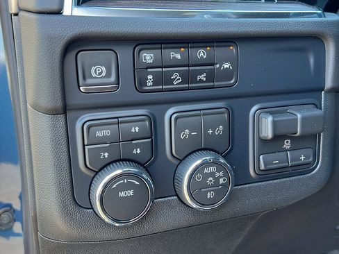 New 2026 Chevrolet Suburban LT w/ Comfort Package image 33