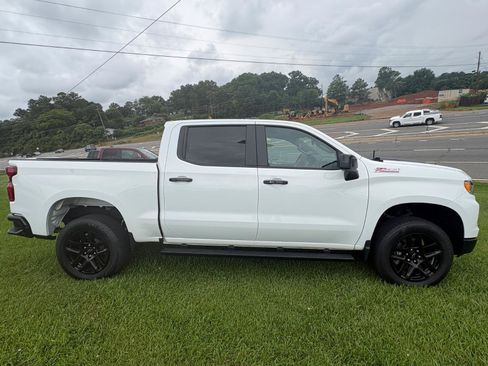 Used 2024 Chevrolet Silverado 1500 LT Trail Boss w/ Convenience Package II AWD/4WD image 5