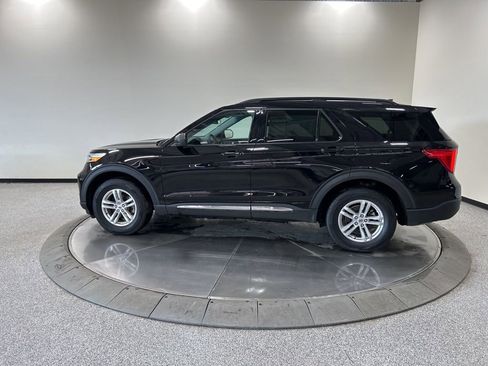 Used 2023 Ford Explorer XLT w/ Equipment Group 202A image 8