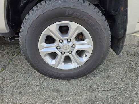 Used 2014 Toyota 4Runner SR5 AWD/4WD image 6