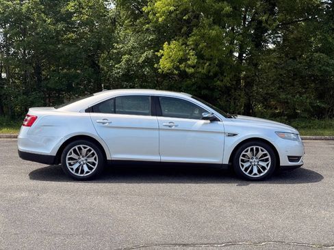 Used 2014 Ford Taurus Limited w/ Equipment Group 301A AWD/4WD image 10