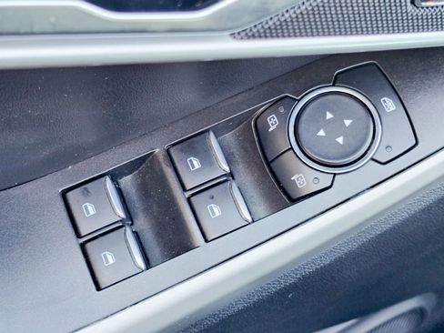 Used 2023 Ford Explorer XLT image 16