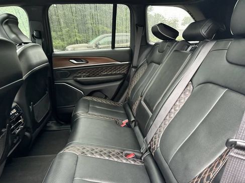 Used 2025 Jeep Grand Cherokee Summit w/ Obsidian Package AWD/4WD image 21