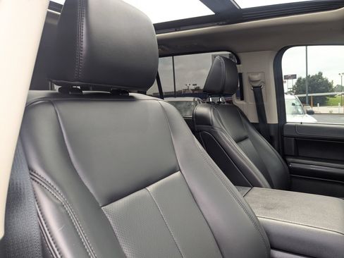 Used 2024 Ford Expedition XLT AWD/4WD image 30