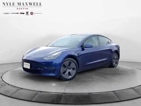 Used 2023 Tesla Model 3 Standard Range image 1