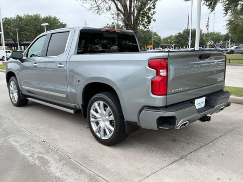 Certified 2025 Chevrolet Silverado 1500 High Country AWD/4WD image 3