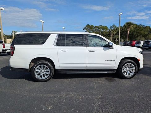 Used 2023 Chevrolet Suburban Premier image 3