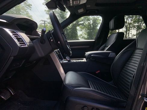 Certified 2024 Land Rover Discovery Metropolitan Edition image 14