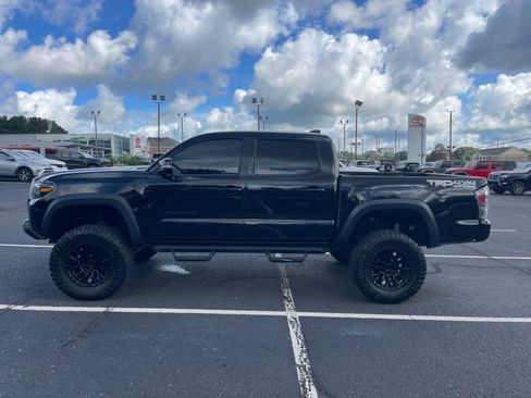 Used 2021 Toyota Tacoma TRD Off-Road w/ Technology Package AWD/4WD image 13