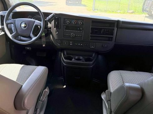 Used 2025 Chevrolet Express 3500 LT w/ LT Preferred Equipment Group RWD image 13