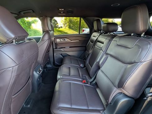 Used 2026 Ford Explorer Platinum AWD/4WD image 34