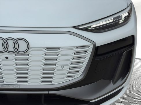 Used 2025 Audi Q6 e-tron Premium Plus w/ Premium Plus image 11