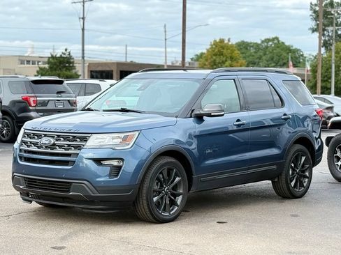 Used 2019 Ford Explorer XLT w/ Equipment Group 202A AWD/4WD image 40