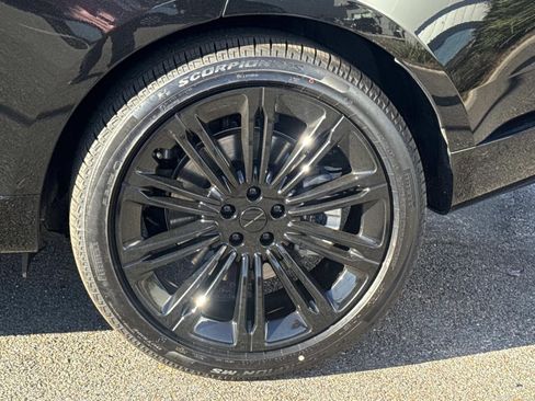 New 2026 Land Rover Range Rover SE image 3