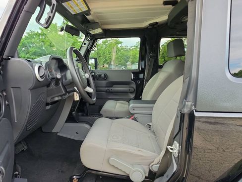 Used 2009 Jeep Wrangler Sahara w/ Dual Top Group AWD/4WD image 10