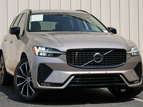 Used 2023 Volvo XC60 B5 Plus AWD/4WD image 2