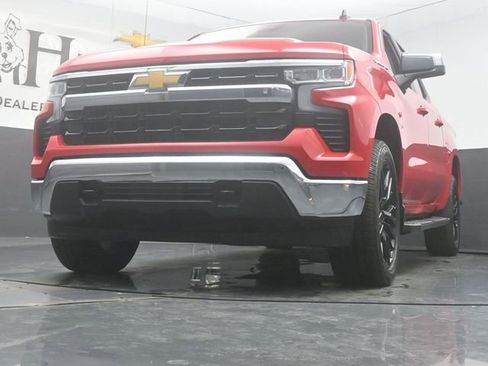 Used 2025 Chevrolet Silverado 1500 LT w/ Leather Package AWD/4WD image 4