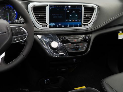 New 2026 Chrysler Pacifica Select image 20