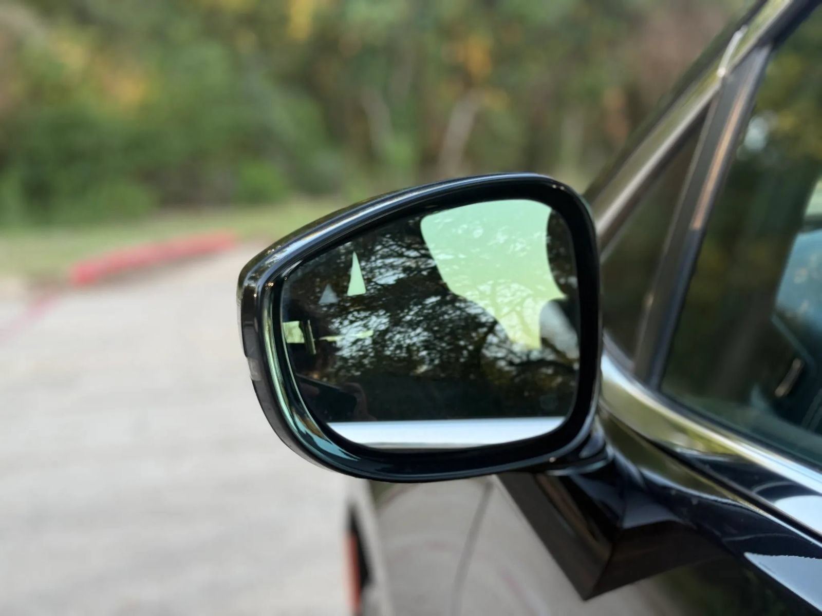 Used 2024 Chrysler Pacifica Touring FWD image 13