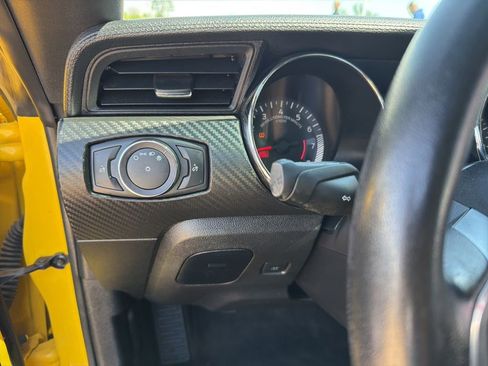 Used 2017 Ford Mustang Coupe RWD image 15