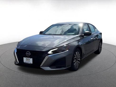 Used 2025 Nissan Altima 2.5 SV FWD image 7