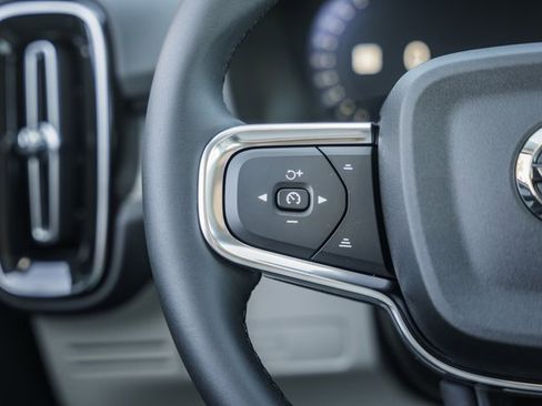 New 2026 Volvo XC40 B5 Plus w/ Protection Package Premier image 31