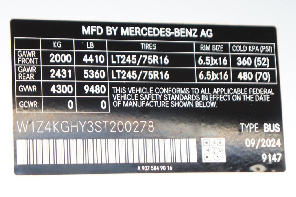 Used 2025 Mercedes-Benz Sprinter 2500 image 50