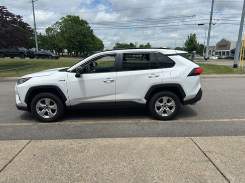 Used 2021 Toyota RAV4 LE AWD/4WD image 7