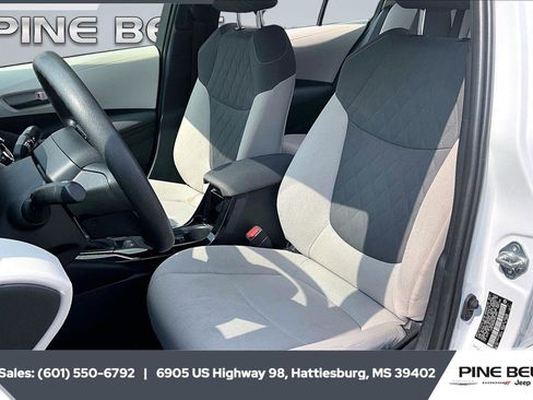 Used 2022 Toyota Corolla LE image 18