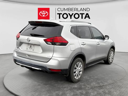 Used 2017 Nissan Rogue S w/ S Appearance Package AWD/4WD image 4