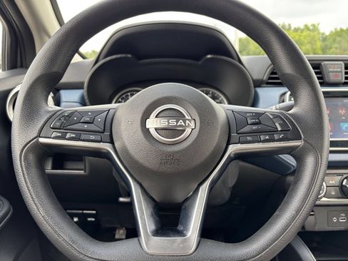 Used 2025 Nissan Versa SV FWD image 25