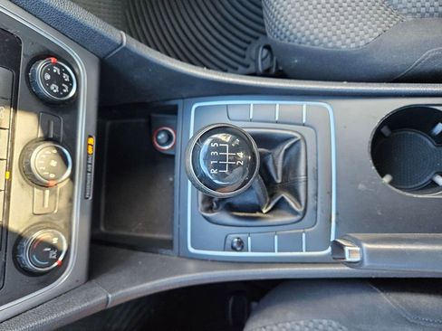 Used 2013 Volkswagen Passat 2.5 S image 14