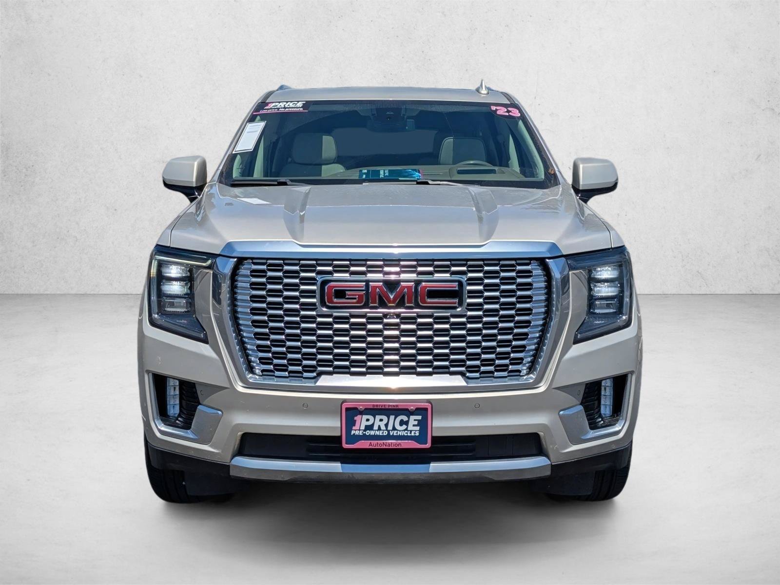 Used 2023 GMC Yukon XL Denali AWD/4WD image 2