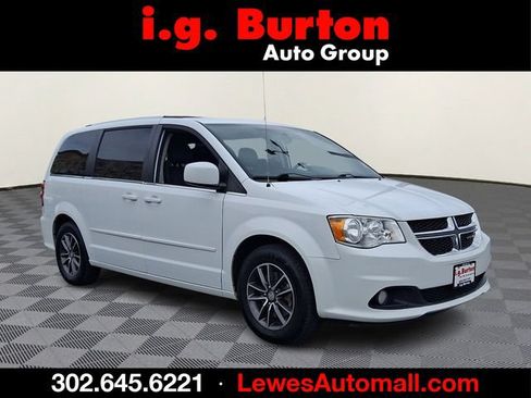 Used 2016 Dodge Grand Caravan SXT FWD image 1