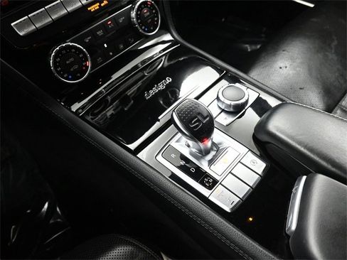 Used 2015 Mercedes-Benz SL 550 w/ White Arrow Edition image 28