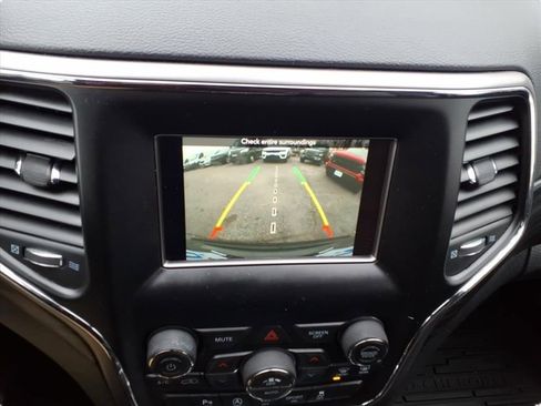 Used 2019 Jeep Grand Cherokee Laredo image 24