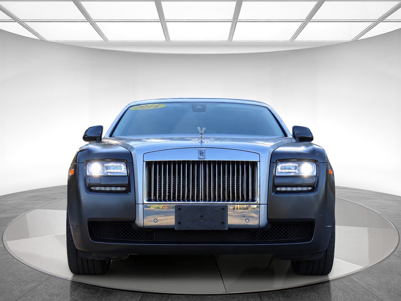 Used 2014 Rolls-Royce Ghost RWD image 2