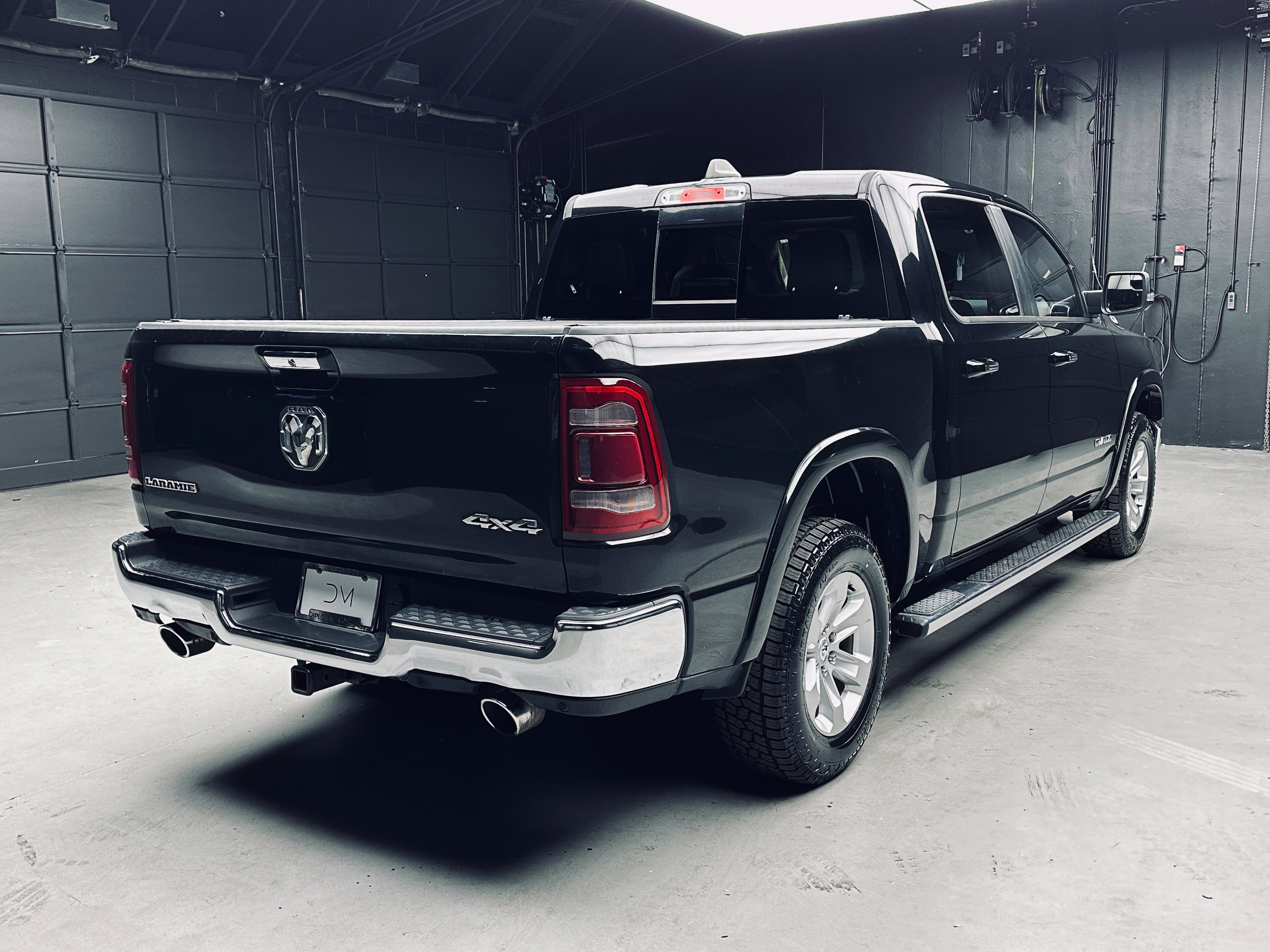 Used 2019 RAM 1500 Laramie AWD/4WD image 6
