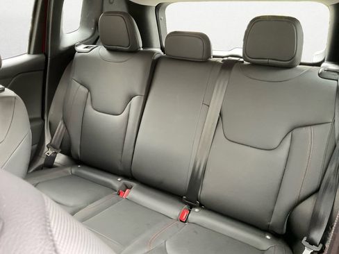 Used 2023 Jeep Renegade Trailhawk w/ Trailhawk Elite Group AWD/4WD image 9