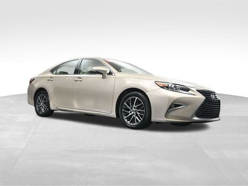 Used 2018 Lexus ES 350 w/ Luxury Package w/Wood Trim FWD image 31