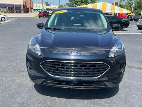 Used 2021 Ford Escape SE w/ SE Sport Appearance Package FWD image 2
