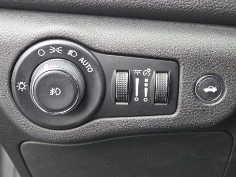 Used 2015 Chrysler 200 S w/ Comfort Group image 8