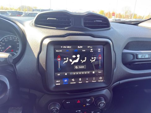 Used 2021 Jeep Renegade Latitude AWD/4WD image 18