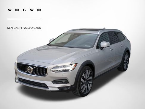 Used 2025 Volvo V90 B6 Cross Country Ultra w/ Protection Package Premier image 8