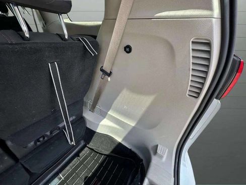 Used 2018 Chrysler Pacifica Touring Plus w/ Tire & Wheel Group image 10