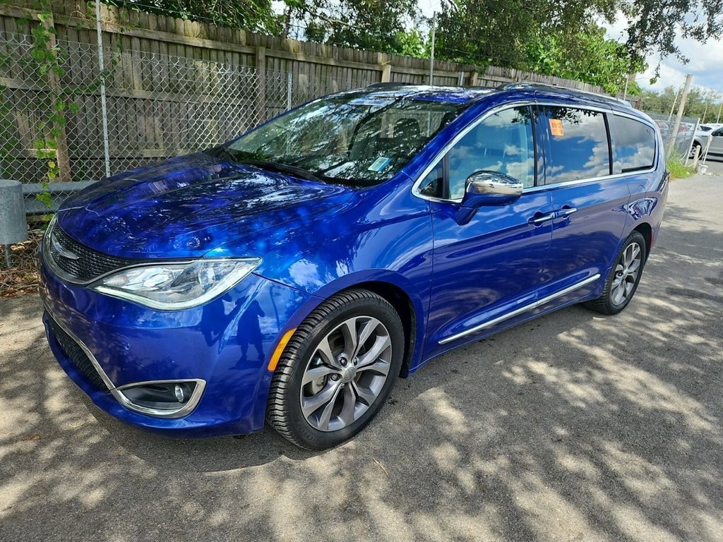 Used 2020 Chrysler Pacifica Limited w/ Tire & Wheel Group FWD image 1