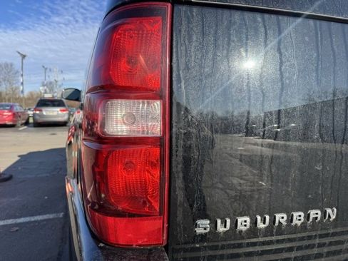 Used 2013 Chevrolet Suburban LTZ image 11