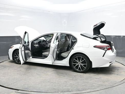 Used 2022 Toyota Camry SE image 37