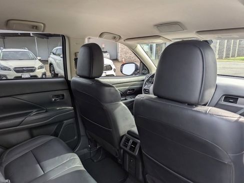 Used 2019 Mitsubishi Outlander SEL image 35